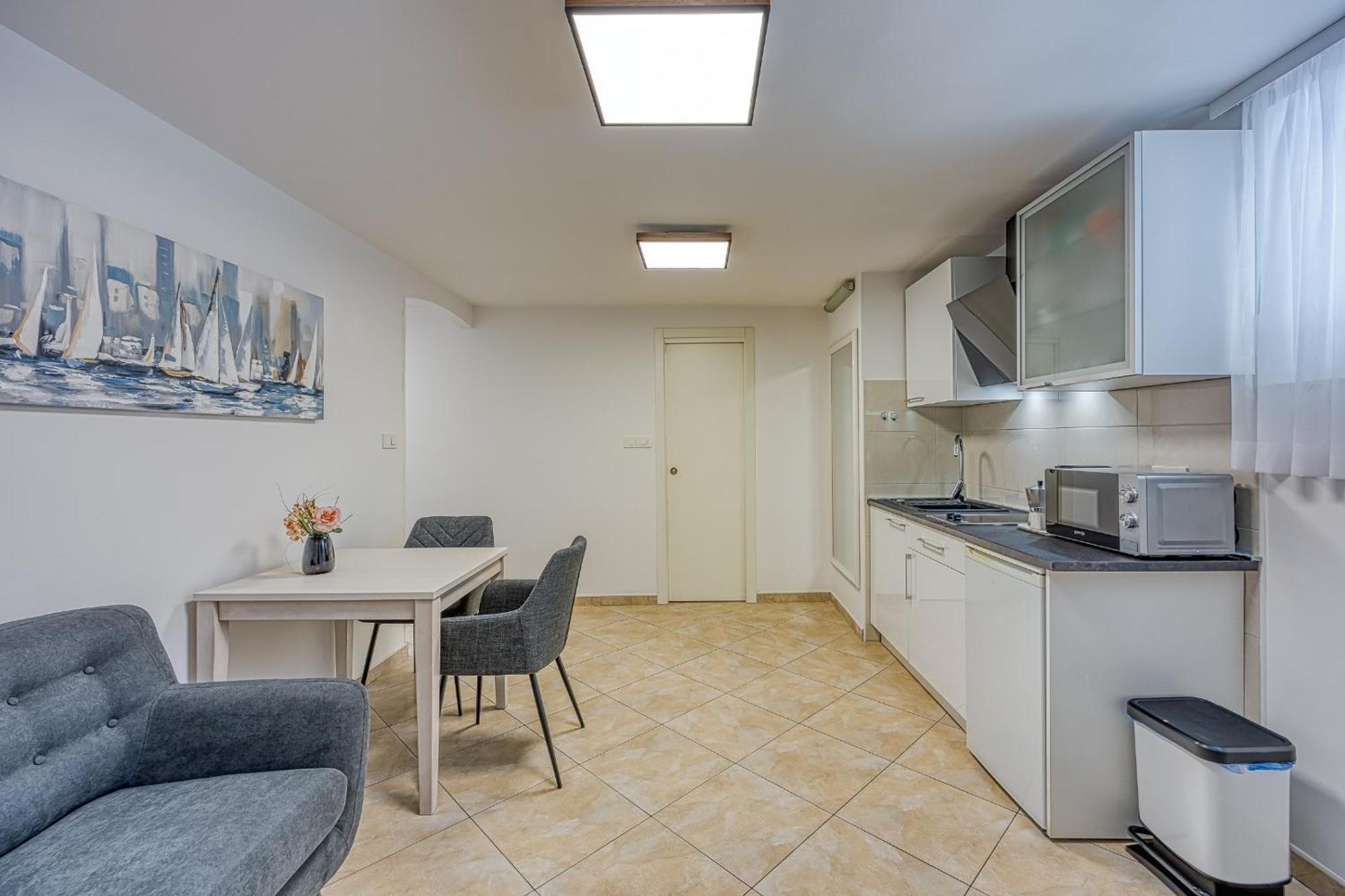 Apartments Pino Rovinj Exterior photo
